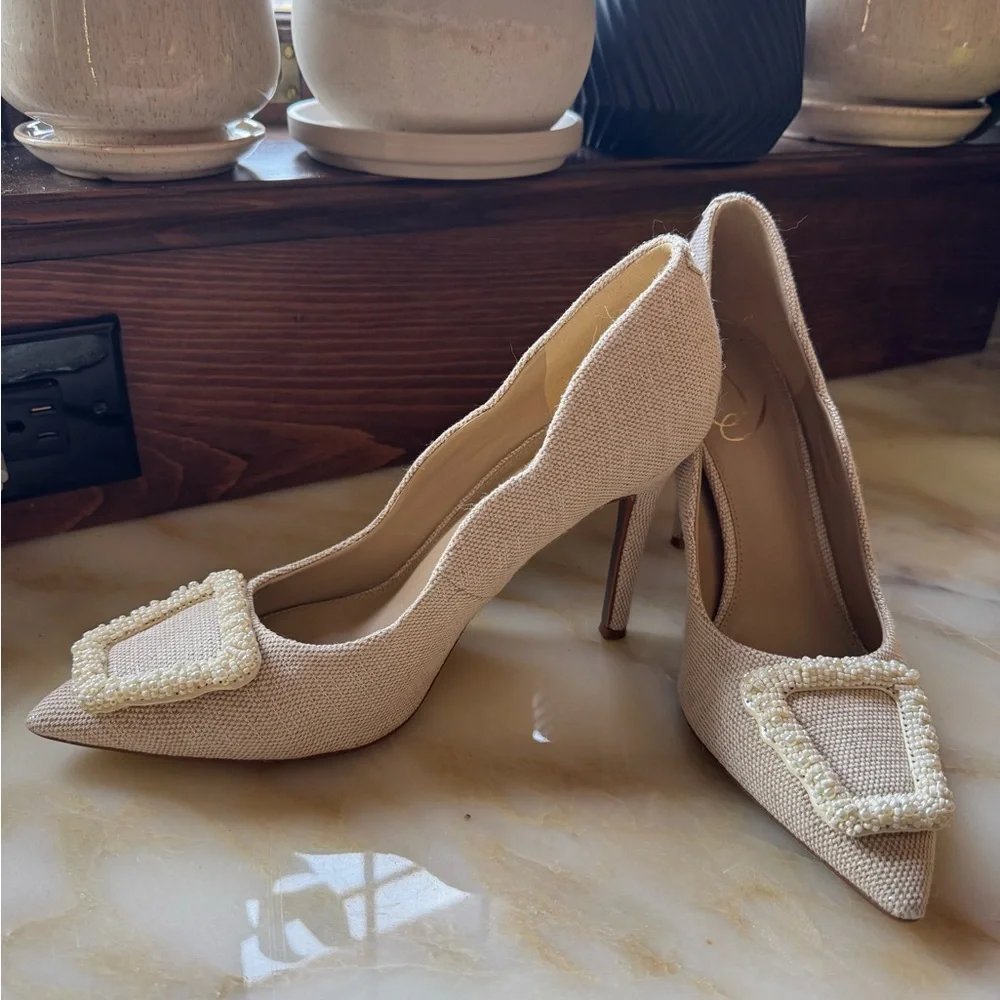 Sam Edelman Harriett Pointed
Toe Pump - Picture 2 of 8